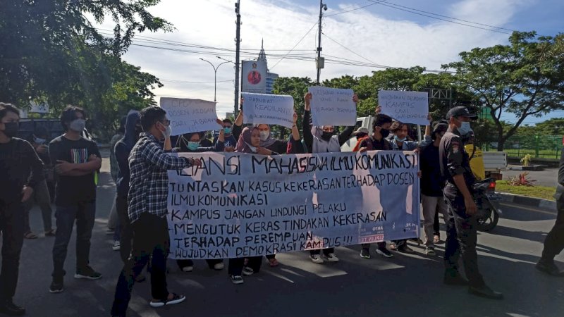 Buntut Pemukulan, Mahasiswa Ilmu Komunikasi UMI Makassar Desak Pencopotan Dosen Arogan