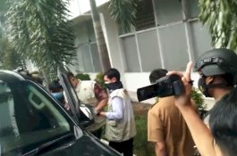 Sempat Keluar Simpan Kantongan di Mobil, Tim KPK Masuk Kembali ke Kantor Dinas PU