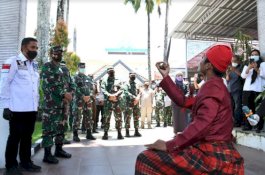 Danlantamal VI Disambut Badik saat Berkunjung ke Takalar