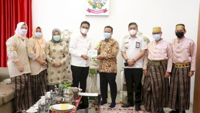 Peringatan Hari Jadi Barru Ke-61 Digelar Sederhana, Bupati Barru Temui Plt Gubernur Sulsel