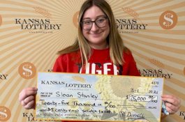 Pertama Kali Beli Tiket Lotre, Gadis Cantik Ini Langsung Menang Ratusan Juta