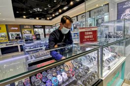 Dapatkan Promo Buy 1 Get 1 di Watch Club Mal Ratu Indah Makassar