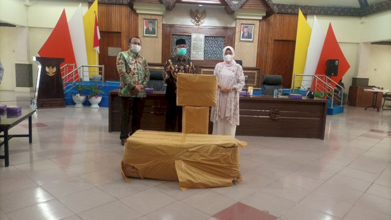 Pemkot Parepare Dapat Bantuan APD dari Anggota DPR Hasnah Syam