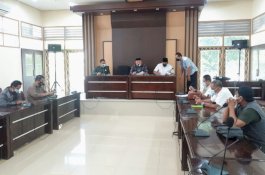 Teganya Pejabat Kemenag Wajo Potong Honor Guru Mengaji lalu Menyangkal di Depan Anggota DPRD