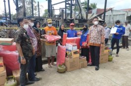 Sehari Pasca Kejadian, Bupati Sidrap Salurkan Bantuan ke Korban Kebakaran