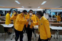 Di Rapimnas Golkar, Airlangga Hartarto Sebut Taufan Pawe Gubernur