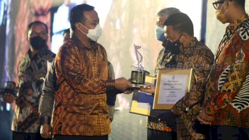 Ramah Investasi di Tengah Pandemi Covid-19, Pemkab Bantaeng Raih Dua Penghargaan Pinisi Sultan