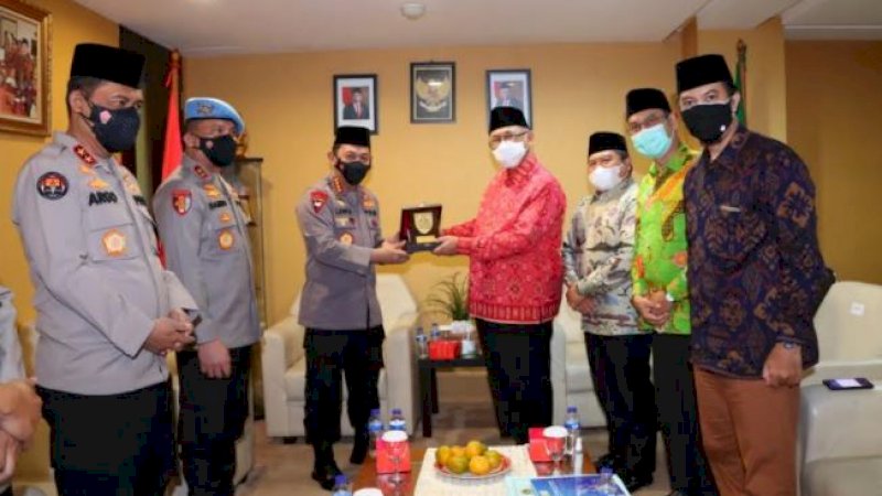 Kapolri, Jenderal Polisi Listyo Sigit Prabowo, bersama jajaran bersilaturahmi dengan pengurus pusat Lembaga Dakwah Islam Indonesia (LDII), Selasa (9/3/2021).