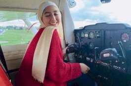 Perkenalkan Maya Ghazal, Pilot Cantik dari Pengungsi Suriah