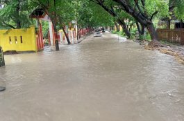 Banjir Genangi Jalan Poros dan Perkampungan Warga di Jeneponto