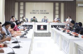 Materi Action, HMI Komisariat UNM Sasar DPRD Makassar  