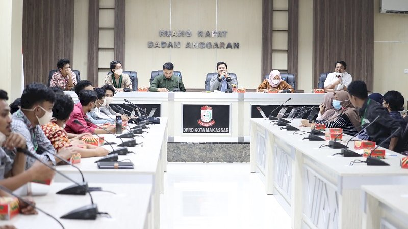 Materi Action, HMI Komisariat UNM Sasar DPRD Makassar  