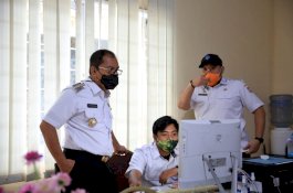 Pastikan Program Makassar Recover Berjalan Maksimal, Danny Pomanto Sidak Kantor Kecamatan