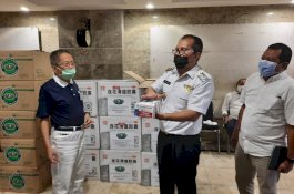 Dukung Makassar Recover, Yayasan Buddha Tzu Chi Sumbang 100 Ribu Masker dan Suplemen Liang Hua