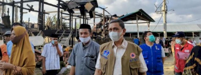 Kebakaran Tengah Malam di Penrang, Sore Hari Bupati Wajo Serahkan Bantuan