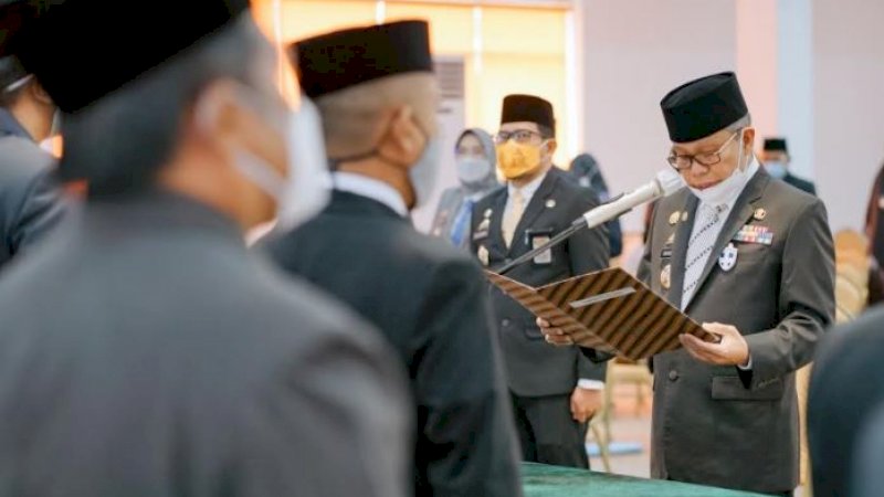 Pelantikan dan pengambilan sumpah para pejabat oleh Wali Kota Parepare, Taufan Pawe, di Auditorium B.J. Habibie, Senin (15/3/2021).