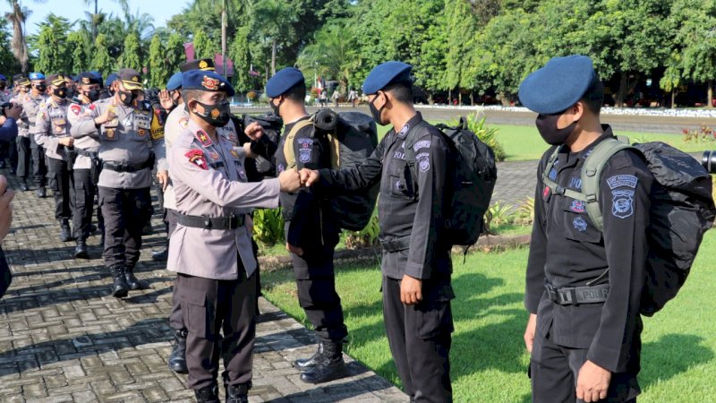Wakapolda Sulsel Pimpin Apel Pemberangkatan Personel Sat Brimob BKO Papua