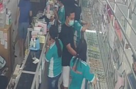 Suruh Polisi Berjaga di Pintu Toko, Tiga Orang Rampok 4,3 Kg Perhiasan Emas di Jawa Timur