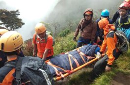 Setelah Melewati Evakuasi yang Sulit, Pendaki Gunung Lompobattang Akhirnya Sampai ke Posko Utama