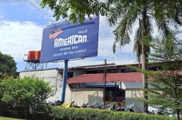 Pabrik Spring Bed Terbakar di Kompleks Kima, Beberapa Warga Sekitar Menangis