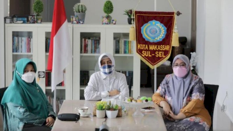 Ketua Tim Penggerak PKK Kota Makassar, Indira Jusuf Ismail, mengikuti kegiatan kajian Islam via webinar yang digelar TP PKK Provinsi Sulawesi Selatan. 