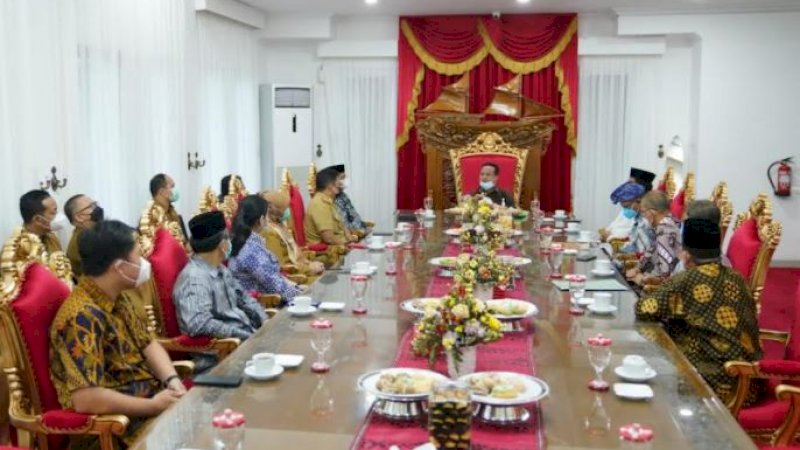 Plt Gubernur Sulsel, Andi Sudirman Sulaiman, saat menerima kunjungan silaturahmi dari Pengurus Forum Kerukunan Umat Beragama (FKUB) Sulsel, Selasa (16/3/2021).