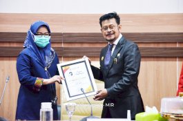 Bawakan Orasi Ilmiah pada Dies Natalis FH, Mentan Sekaligus Bawa Bantuan Rp9,5 Miliar