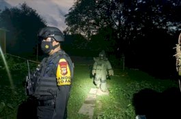 Tas Hitam Mencurigakan di Atas Kotak Amal Masjid, Ada Tulisan 