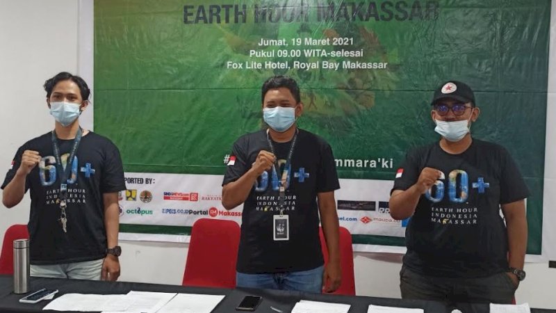 Komunitas Earth Hour Kota Makassar saat konferensi pers di Fox Lite Hotel Royal Bay Makassar, Jumat (19/3/2021).