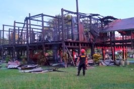 Rumah Adat Kerajaan Bone Hangus Terbakar, Silsilah Kerajaan dan Meriam Masih Utuh