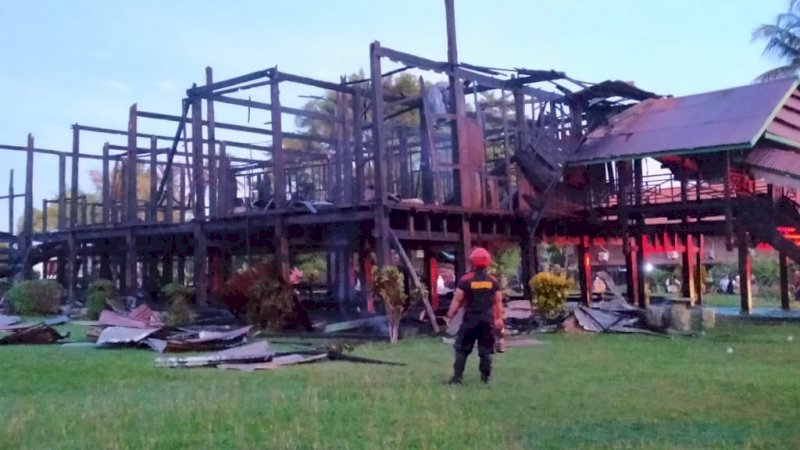 Rumah Adat Kerajaan Bone Hangus Terbakar, Silsilah Kerajaan dan Meriam Masih Utuh