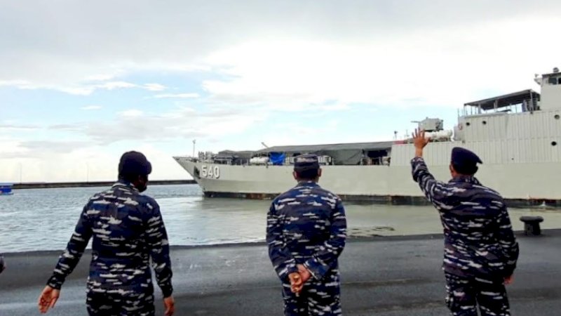 Lantamal VI Lepas Kapal Perang KRI Teluk Lampung-540