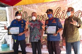 Aktif Lakukan Penyelamatan Satwa Liar, Damkar Makassar Terima Penghargaan Kementrian LHK