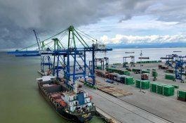 Pelindo IV Gelontorkan Investasi Rp792 Miliar untuk Peralatan Operasional