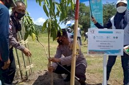 Tanam Pohon di Hari Air Sedunia, Kapolres Gowa: Jangan Wariskan Air Mata untuk Anak Cucu Kita