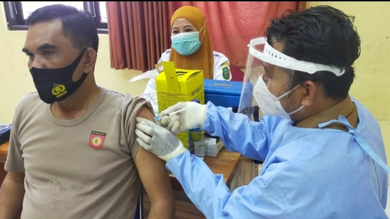 Polsek Jajaran Polres Takalar Jalani Vaksin Covid-19