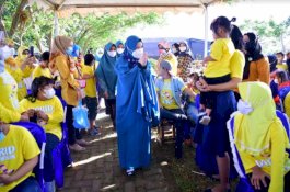 Istri Andi Sudirman Sulaiman Membatik dan Tanam Pohon Bersama Anak-Anak Down Syndrome