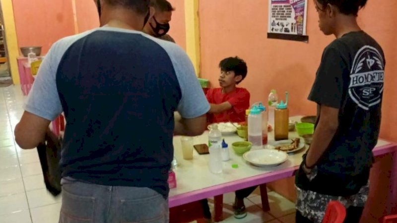 DPO Kasus Pencurian di Wajo Ditangkap saat Sedang Makan di Warung Sari Laut