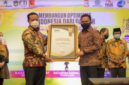Punya Rating yang Baik di Media, Bupati Bantaeng Raih Penghargaan SMSI