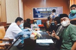 Hanya Dua Orang Hadir saat Vaksinasi, 38 Anggota DPRD Jeneponto Takut Divaksin?