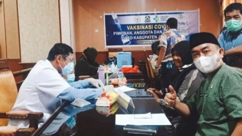 Hanya Dua Orang Hadir saat Vaksinasi, 38 Anggota DPRD Jeneponto Takut Divaksin?