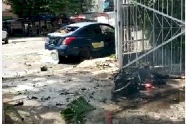 BREAKING NEWS! Bom Bunuh Diri Meledak di Halaman Gereja Katedral Makassar