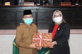 Wali Kota Palopo Serahkan Ranperda RPJMD Tahun 2018-2023