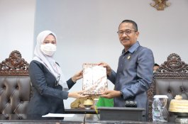 Serahkan LKPj ke DPRD Luwu Utara, Bupati Kutip Falsafah Klasik Orang Bugis