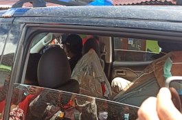 Polisi Sita Badik dan Parang di Rumah Terduga Pelaku Bom Bunuh Diri Katedral Makassar