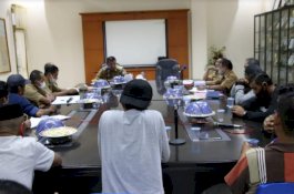 Didemo Terkait Rencana Investasi Sawit, Bupati Bulukumba Ajak Diskusi di Ruang Kerjanya