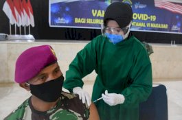 Personel Lantamal VI Makassar Ramai-Ramai Terima Vaksinasi Dosis Kedua