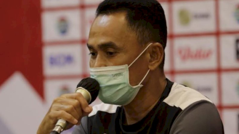Pelatih PSM Makassar, Syamsuddin Batola.