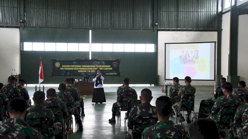 Lakukan Tes Urine kepada Prajurit di Tengah Sosialisasi Bahaya Narkoba