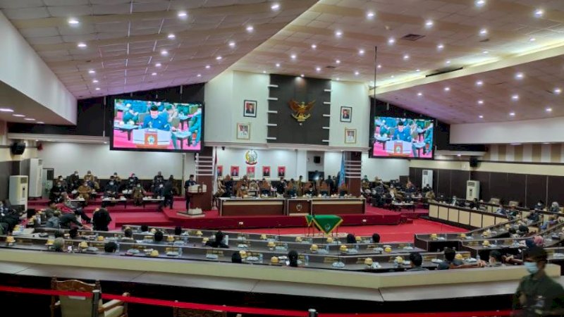 Rapat paripurna dilaksanakan di kantor Dewan Perwakilan Rakyat Daerah (DPRD) Sulsel, Selasa (30/3/2020).